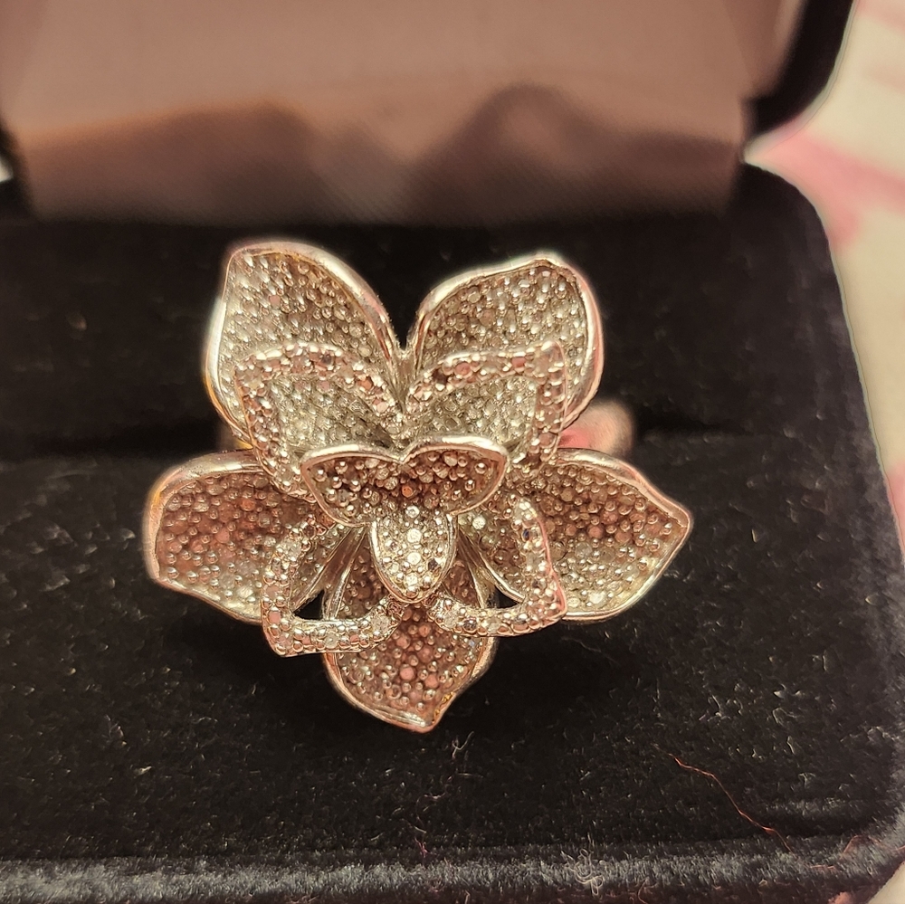 Beautiful statement rose ring with diamonds.